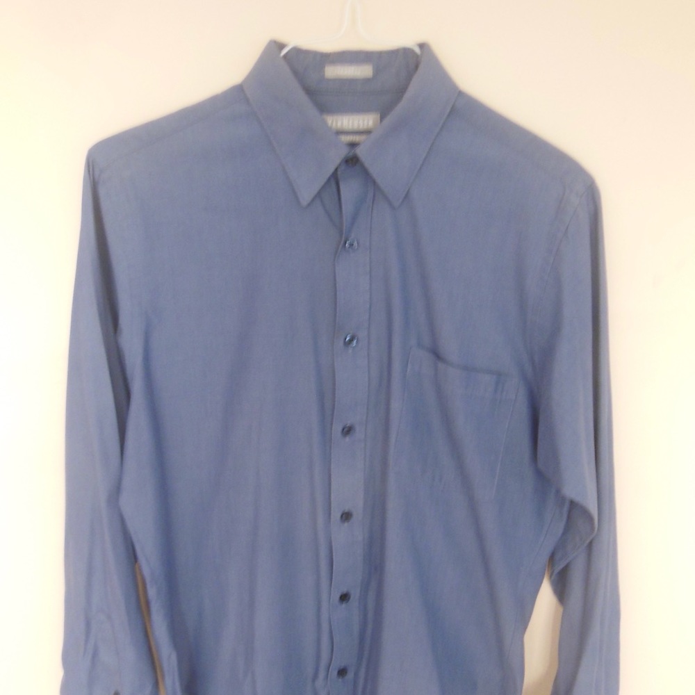 Men’s fitted VanHeusen Blue button down